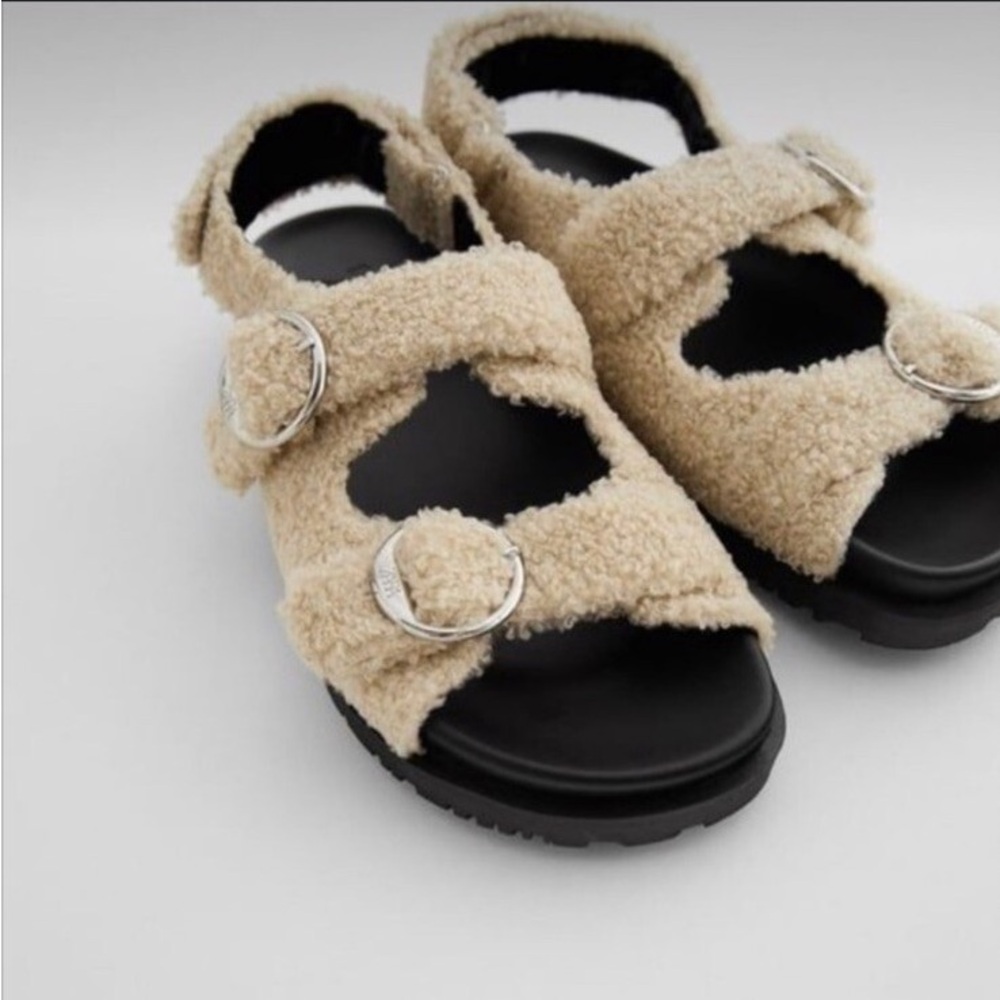 ZARA BUCKLED FLAT SANDALS WITH FUR-LINED STRAPS BEIGE